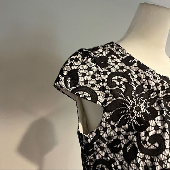 Cap sleeve knee length dress with flattering lace details size 12 - Picture 3 of 14
